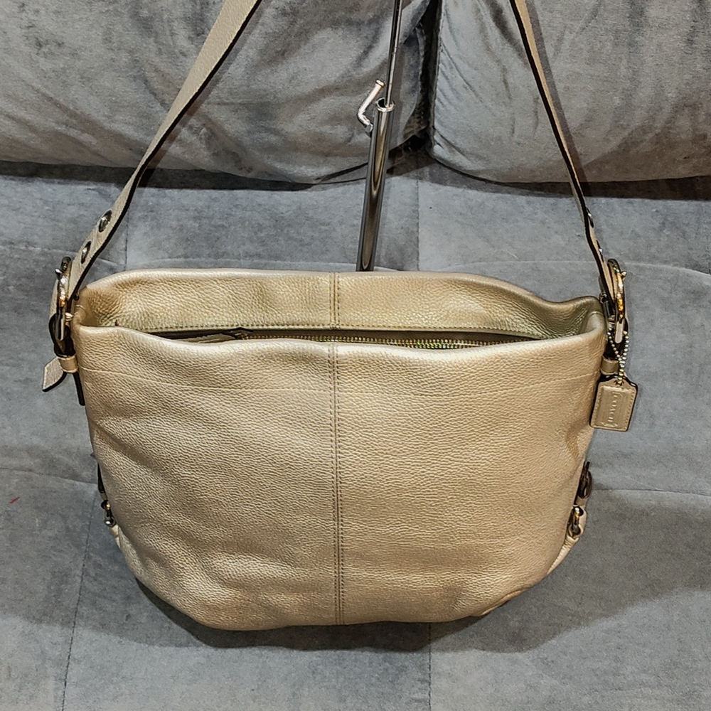 EUC COACH BEIGE/GOLD METALLIC PEBBLED LEATHER HOBO BAG ADJUSTABLE BUCKLE STRAP - Picture 7 of 15